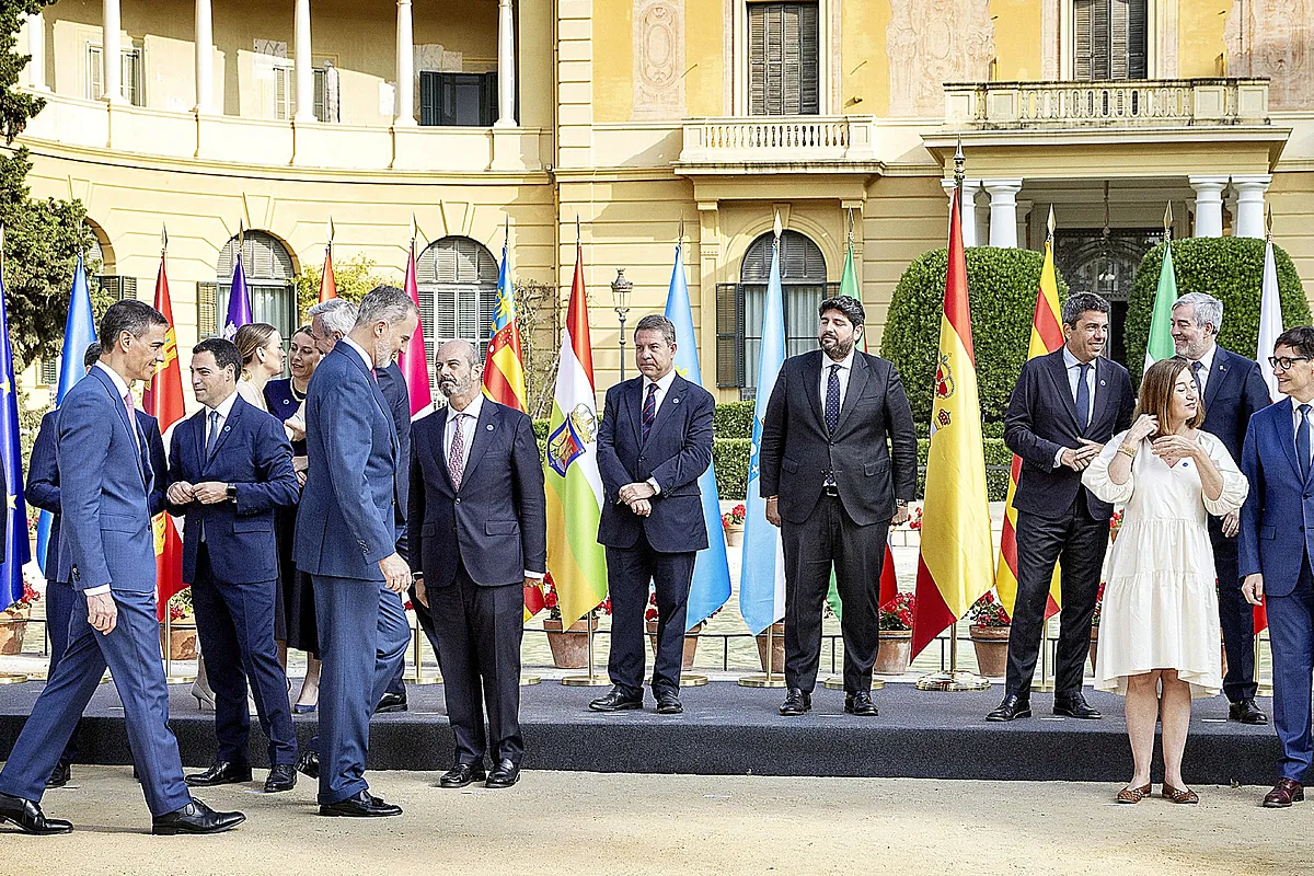 Revuelta socialista contra la cesión fiscal de Sánchez a Cataluña, un «privilegio» y un «atentado a la igualdad»