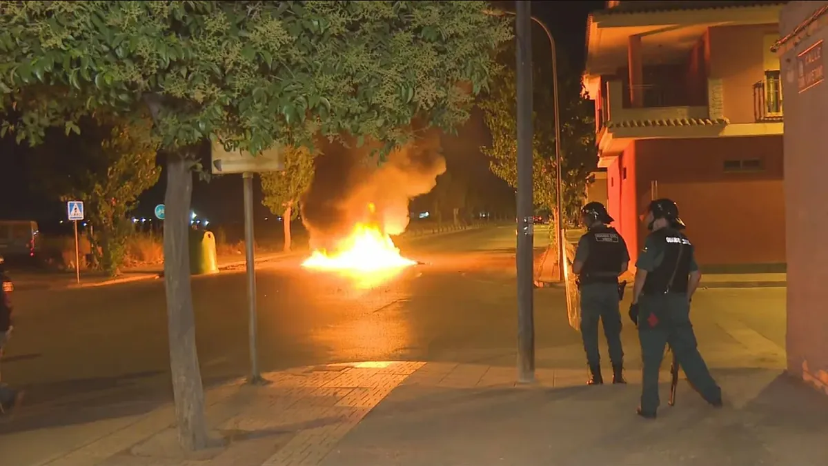Incidentes y detenciones en Torre Pacheco al acudir grupos ultra a la llamada a «cazar inmigrantes» tras los incidentes de esta semana