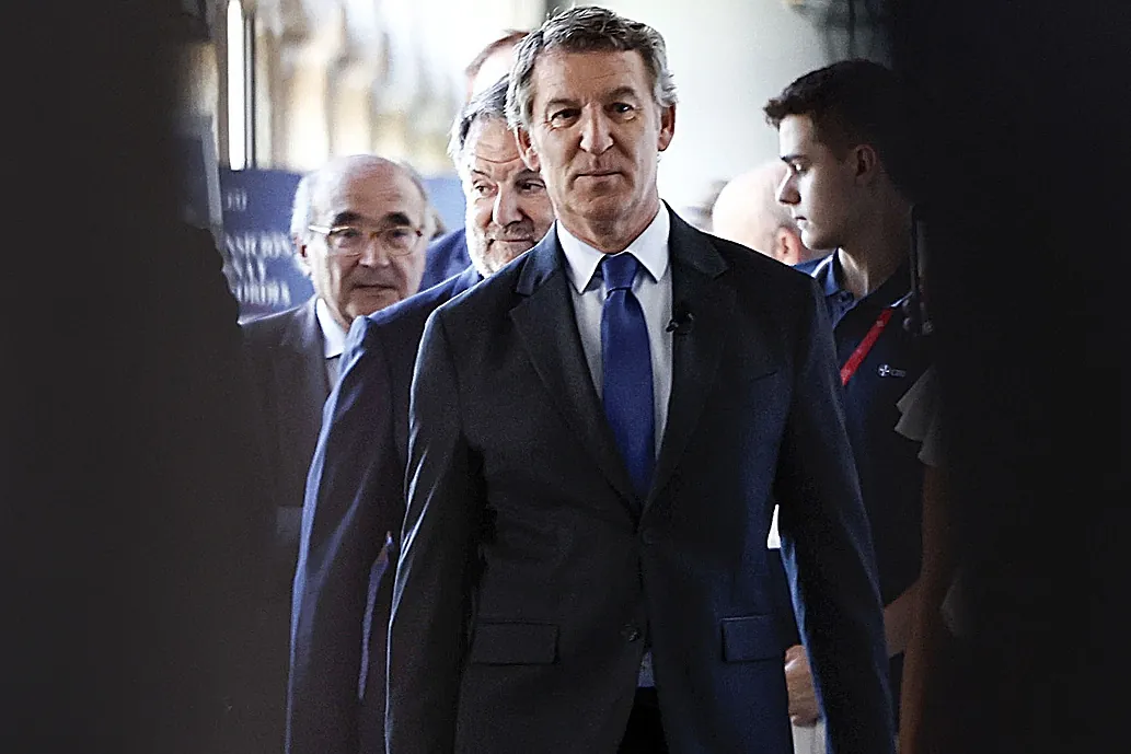 El PP se moviliza para «competir» con Vox en inmigración, impuestos y vivienda