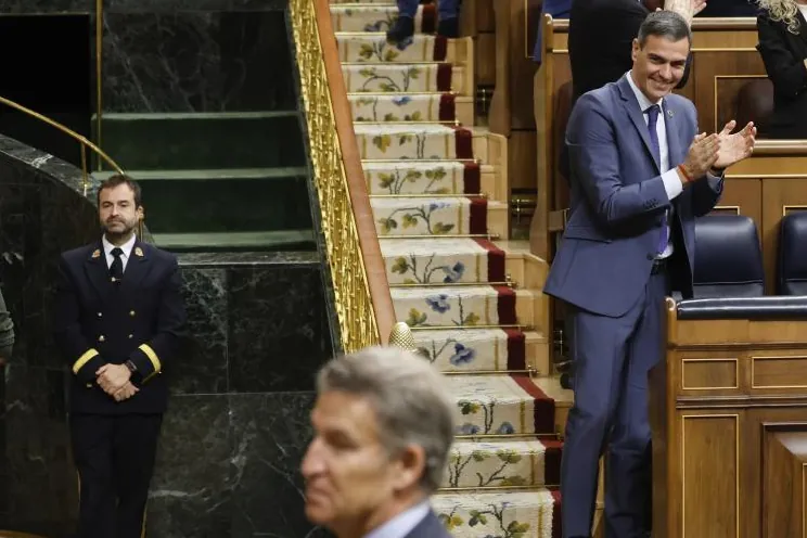 Balance dispar de fin de curso: Sánchez defenderá hoy que ha cumplido el 45% de sus objetivos y Feijóo que la legislatura está «agónica»