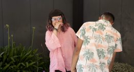 Un plan pionero entre meriendas, fútbol y escapadas a la playa para integrar a los menas: «El prejuicio acaba cuando les pones nombre y cara; todo lo que necesitan, como nosotros, es que alguien les tenga en cuenta»