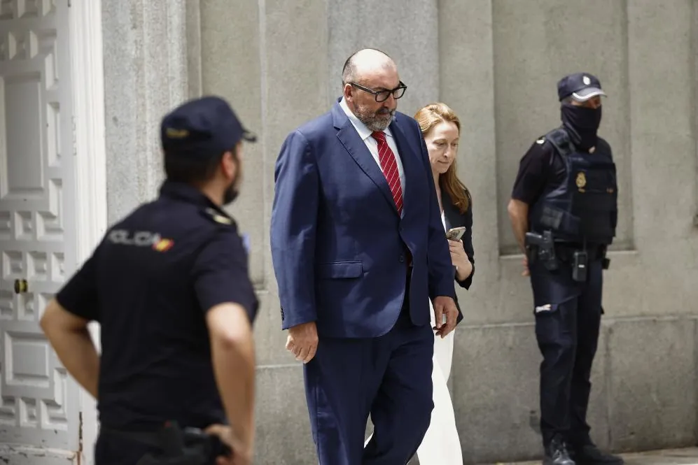 El juez del caso Koldo en el Supremo prorroga la investigación hasta marzo de 2026 ante «el muy significativo volumen de material intervenido» aún pendiente de analizar