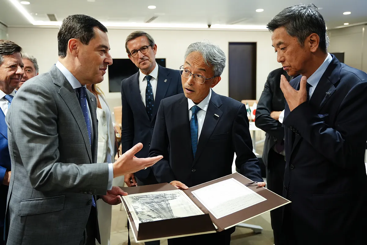 Juanma Moreno saca pecho en Japón de la recuperación de la industria andaluza mientras la oposición se activa ante un hipotético adelanto electoral