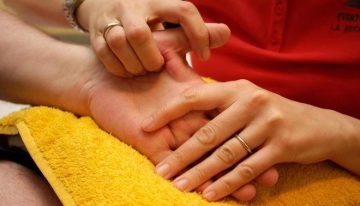 Hartos de esperar para la rehabilitación en la sanidad pública: «He tenido que pagar un fisioterapeuta privado»