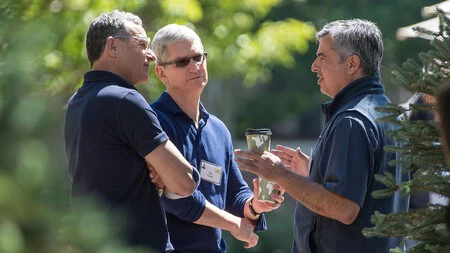 Tim Cook y Eddie Cue en una anterior edición de SunValley