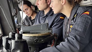 Sara García-Cubillana, la primera mujer oficial número 1 en la Escuela Naval: «No he tenido que hacer más o menos, aquí vamos todos por el mismo camino»