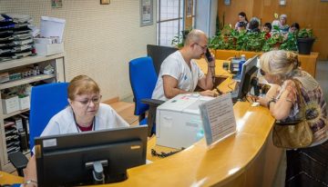 Los administrativos, figura clave de los nuevos CAP: «Haremos el primer triaje del paciente y sabremos a dónde derivarlo»