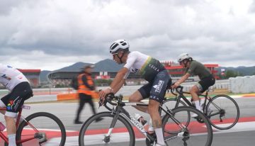 Un grupo de trasplantados pedalean el circuito de Montmeló durante 24 horas: «La vida continúa y se puede disfrutar al máximo»