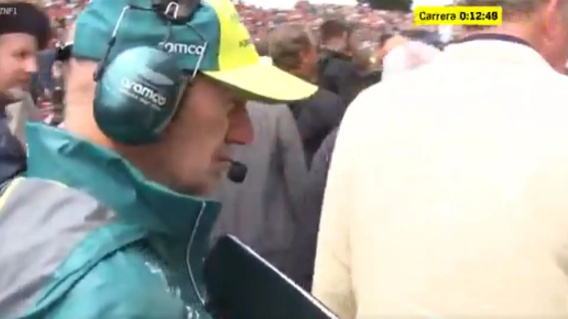 El vídeo viral del ingeniero de Aston Martin, Adrian Newey, 'espiando' al McLaren para mejorar el coche de Fernando Alonso