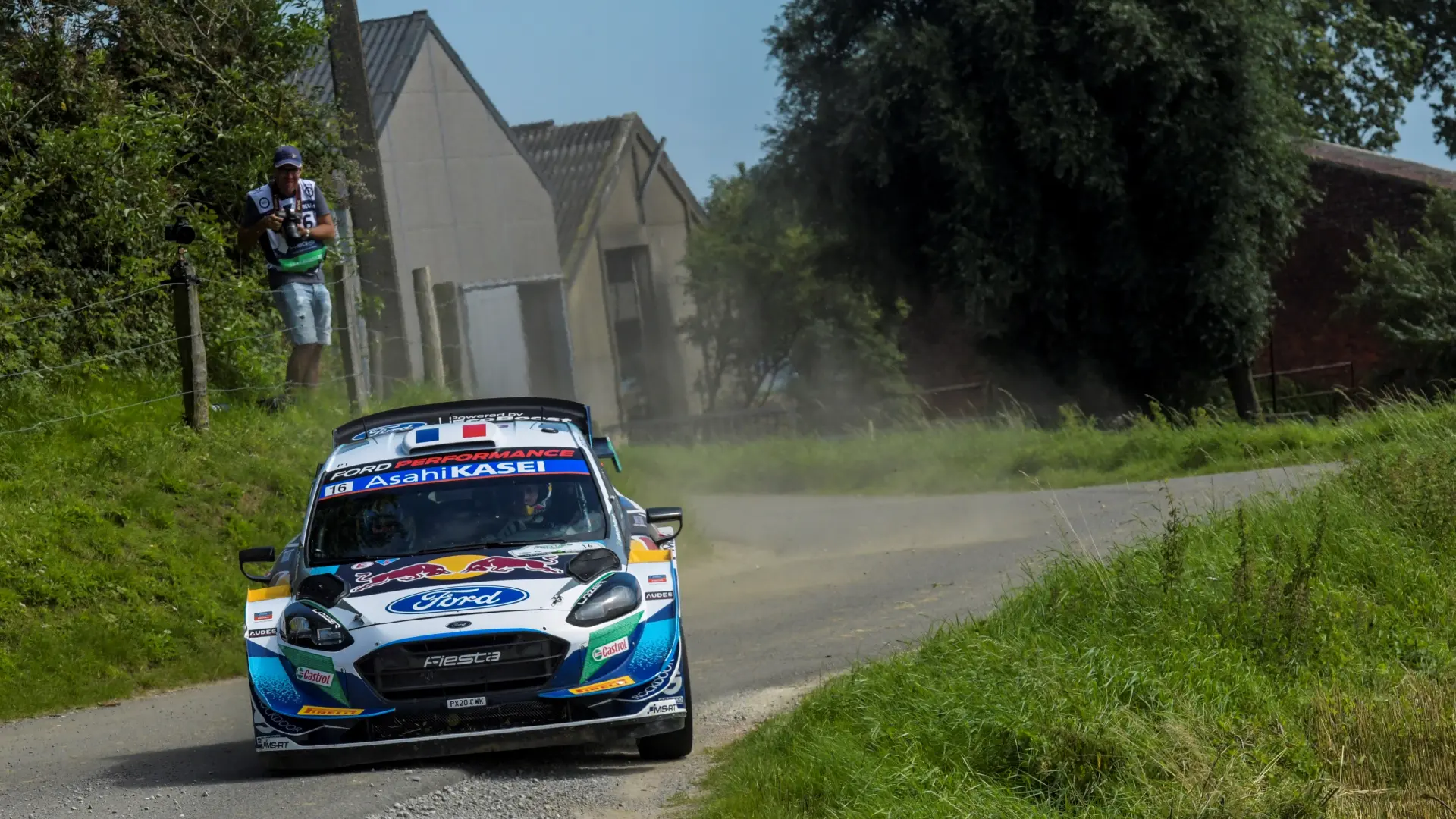 Tragedia en el rally francés: un vehículo pierde el control y atropella mortalmente a tres espectadores