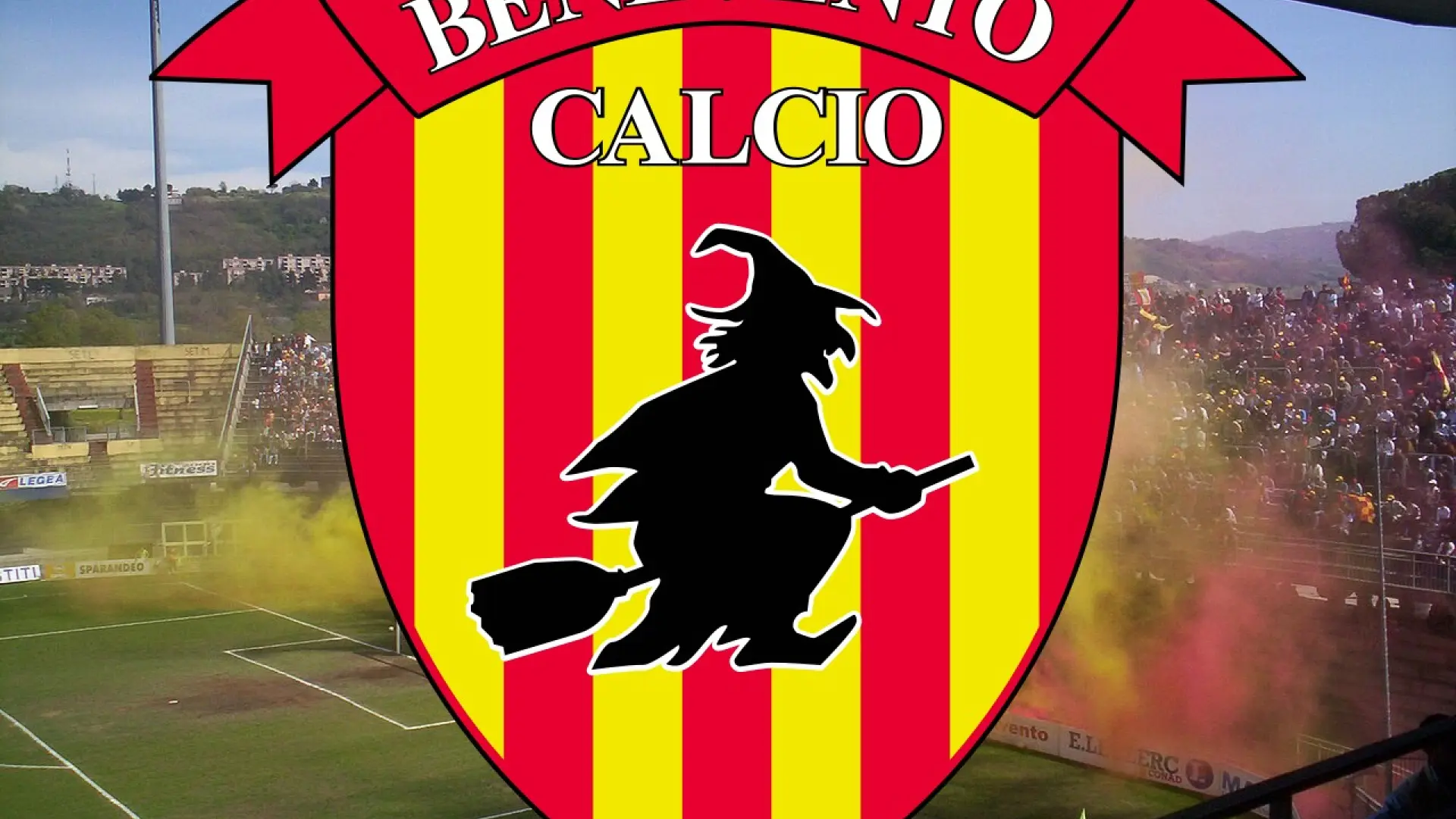 Escudos y logos. Benevento Calcio: un emblema con bruja incoporada