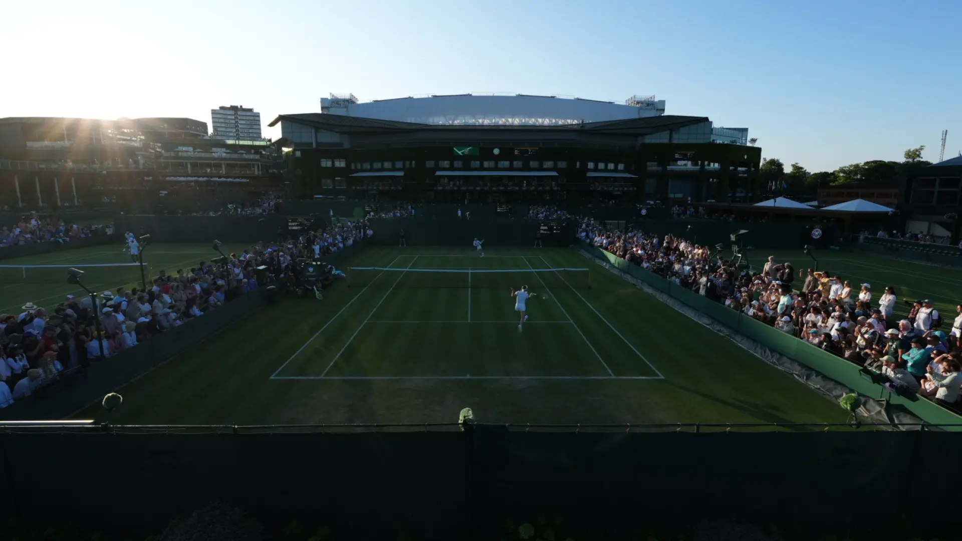 La falta de luz 'apaga' Wimbledon: Aplazan el partido de Davidovich y Alcaraz dormirá sin conocer a su próximo rival