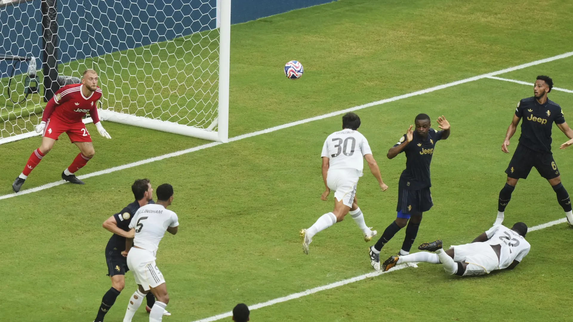Gonzalo García vuelve a marcar: así fue su golazo de cabeza a la Juventus para seguir reivindicándose