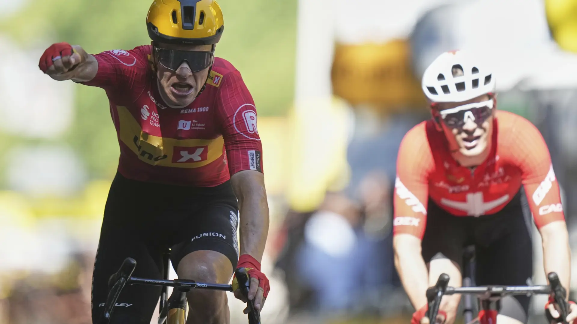 Dura caída de Pogacar y victoria de Abrahamsen en la etapa 11 del Tour de Francia