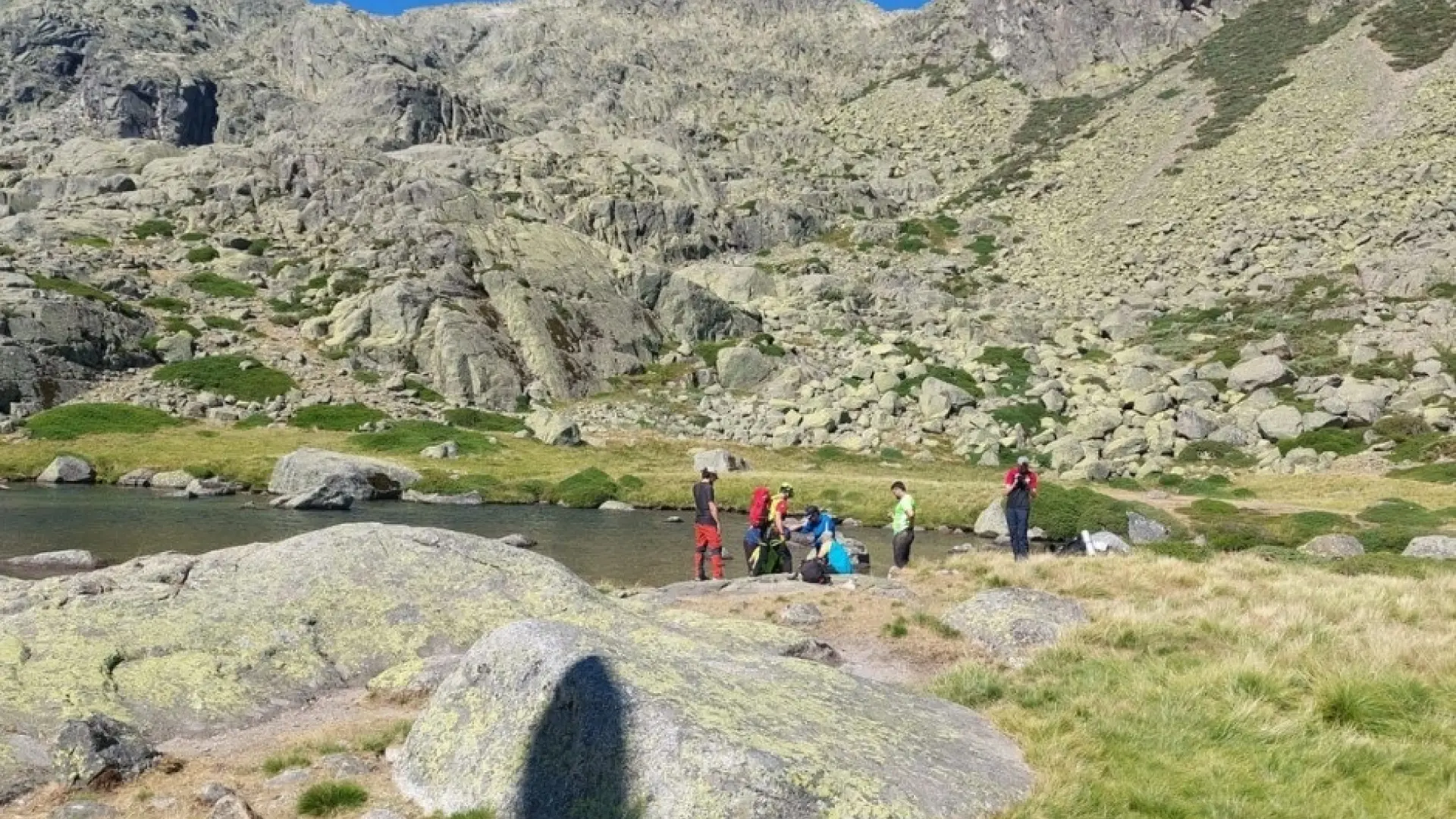 Rescatan en helicóptero a un montañero gravemente lesionado de la pierna en la Sierra de Gredos