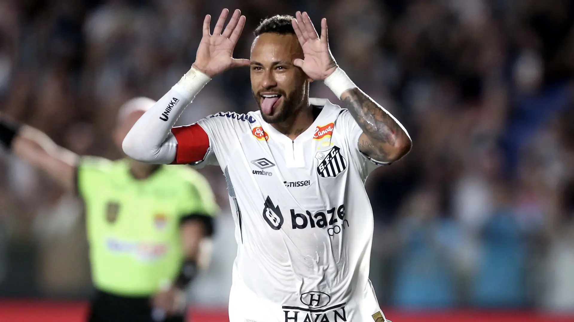 Neymar se encara con un aficionado y avisa la hinchada del Santos: «¡Seré el primero en marcharme!»