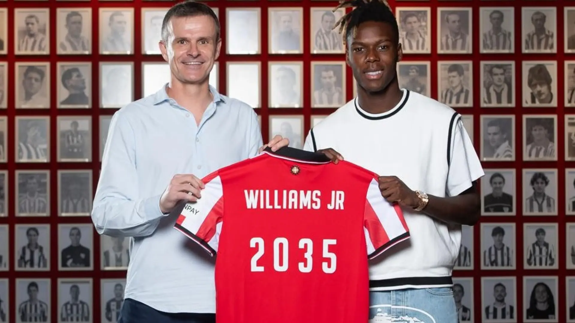 Nico Williams firma su renovación con el Athletic y piensa en la Champions: "Que mejor que hacerlo con el club de mi vida"