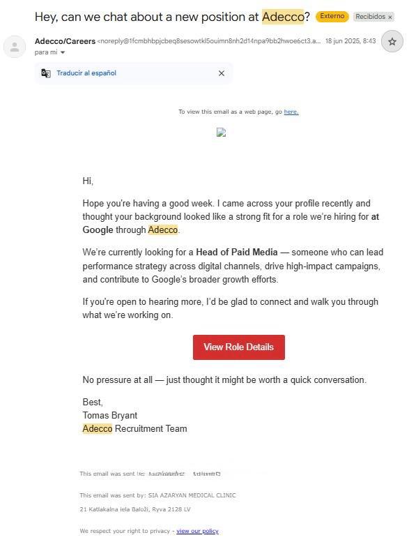 CDATA[
Estar desempleado y tratar de reconectar con la vida laboral se complica con los llamados ‘ ghost hiring ’, supuestas vacantes que en realidad son falsas y un gancho para robar datos personales del talento que está en búsqueda de un nuevo trabajo. Estas estafas laborales se dispararon a nivel global desde la pandemia. De acuerdo con un reporte de Glassdor, hasta octubre de 2024, el 21% de las vacantes de trabajo que se publican en línea son falsas y una de las tácticas más frecuentes es el uso del nombre de empresas reconocidas como Google, Sony o Spotify para atraer a víctimas con promesas de empleo remoto o posiciones de alto perfil.
![