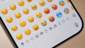 Cuando envías un emoji desde tu iPhone, esperas que se entienda. El problema llega cuando tu mensaje aterriza en un Samsung (o cualquiera otro Android)