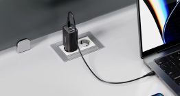 Si te vas de viaje o te quedas en casa, este cargador es muy útil: permite recargar a la vez un iPhone, unos AirPods y un MacBook