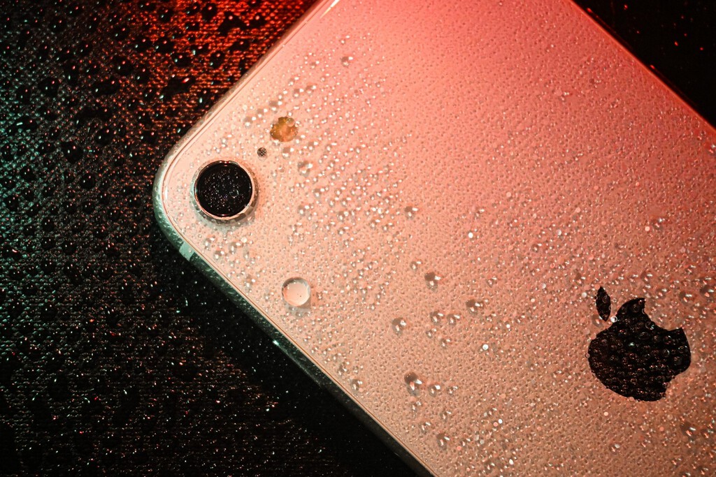 La diferencia entre llevar o no tu iPhone mojado al servicio técnico pasa por este pequeño truco que aprendí a la fuerza 