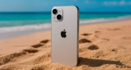 Cómo llevar el iPhone a la playa y que no acabe lleno de sal y arena o apagado por el calor extremo