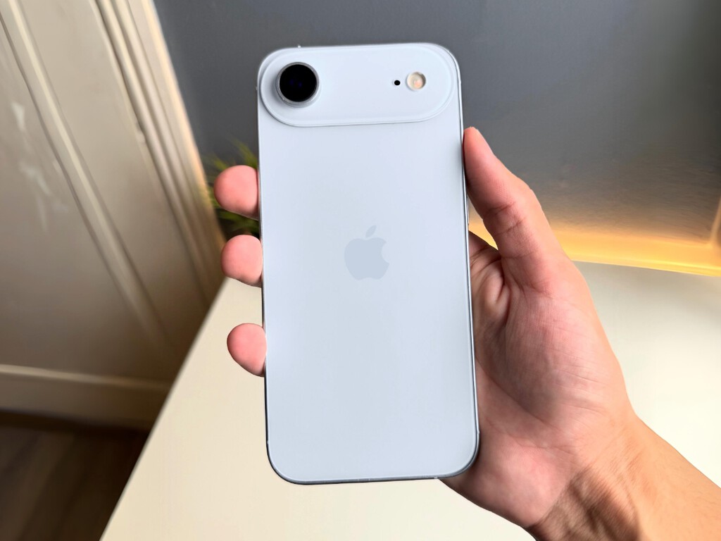 Apple planea dos nuevos accesorios para el iPhone 17 Air: uno ya lo vimos con el iPhone 4, el otro acabará con la ansiedad de batería