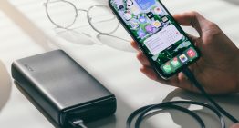 La solución para no quedarte sin batería no es solo una powerbank. Es el iPhone de la persona que tienes al lado