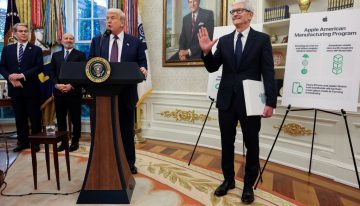 Trump lleva meses pidiendo un iPhone 'made in USA' para perdonar los aranceles a Apple. Al final se ha conformado con «solo» 515.000 millones de euros