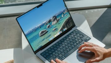 Apple te regala 15 viajes aéreos por el mundo con macOS Tahoe. El problema es que quiero dejar de trabajar solo para verlos