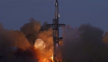 SpaceX lanza con éxito al espacio el megacohete con el que Musk sueña llevar la humanidad a Marte