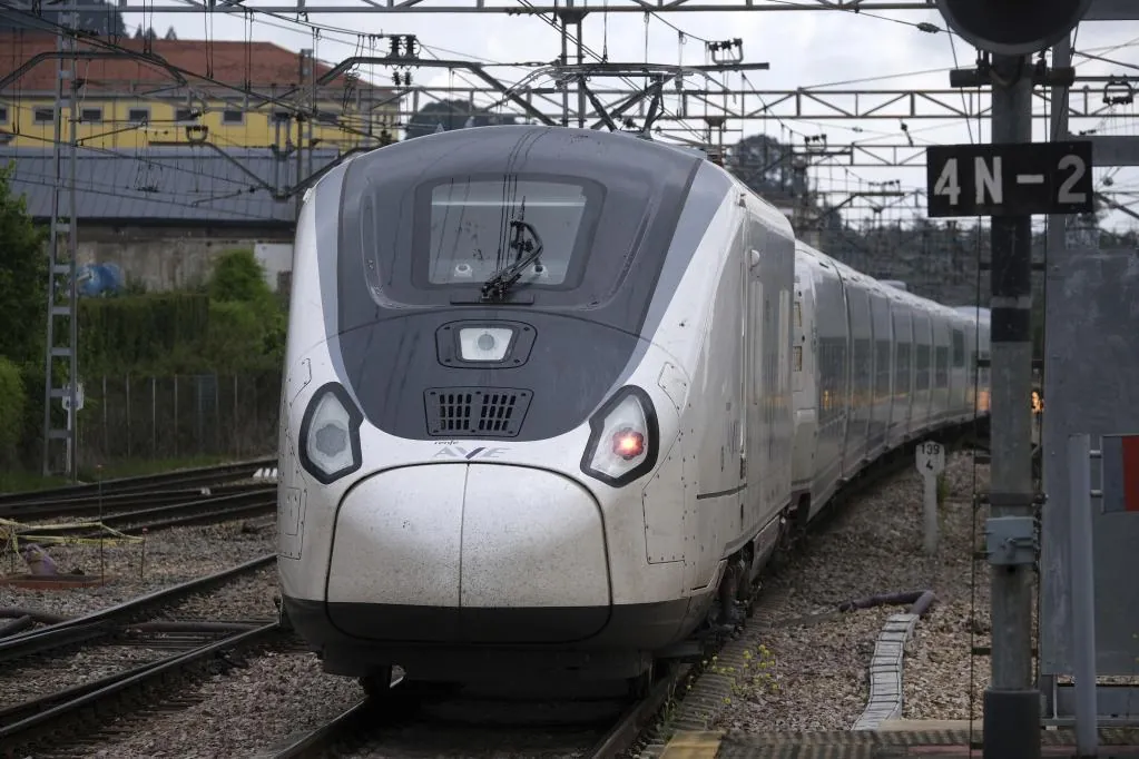 Renfe suspende definitivamente por este miércoles la circulación ferroviaria entre Madrid y Galicia