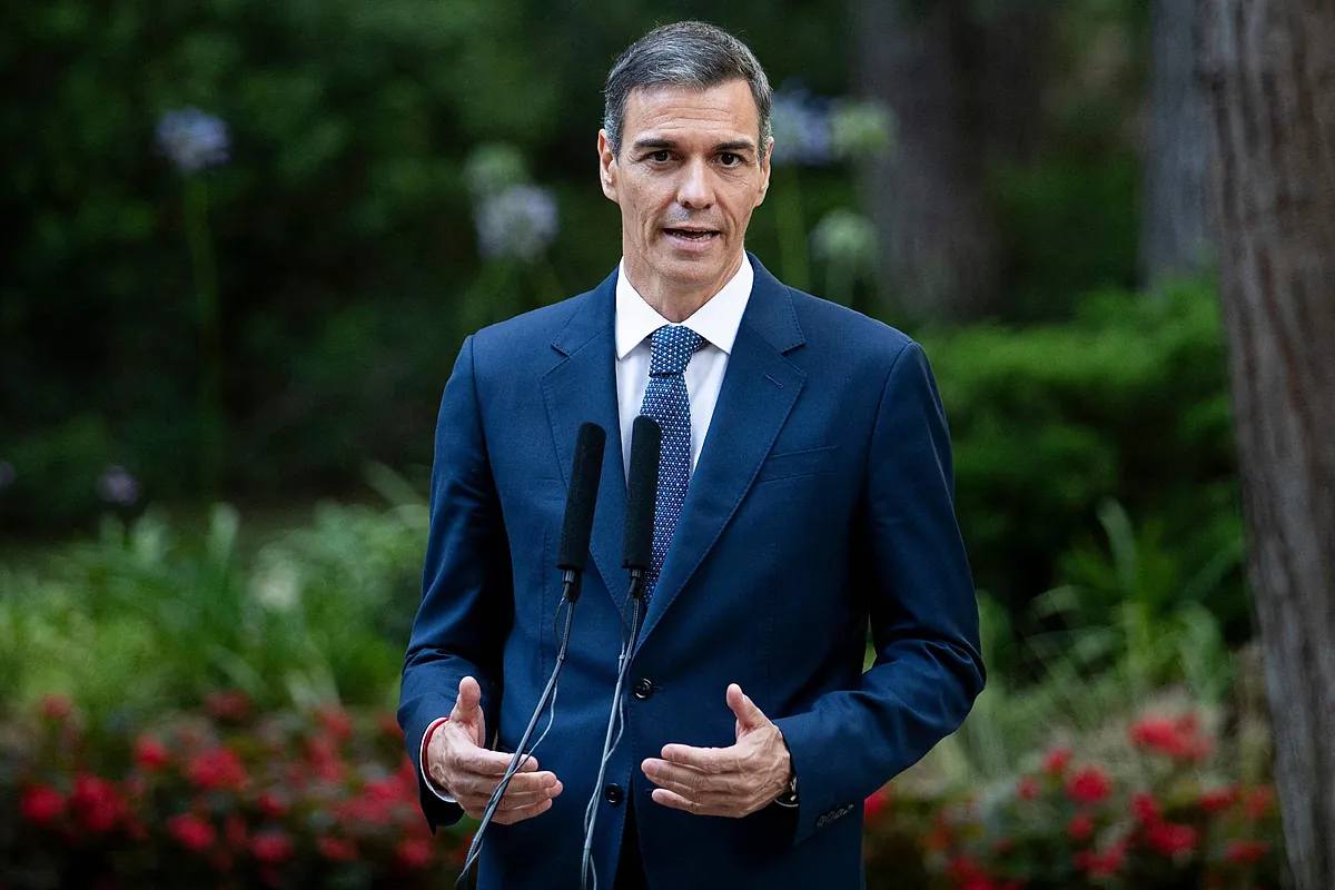 'The Economist' pide la dimisión de Sánchez: «Debería aprovechar las vacaciones de verano para reflexionar sobre los intereses de su partido y de su país, y actuar en consecuencia»