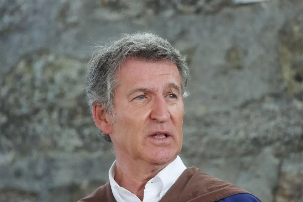 Feijóo pide «menos espectáculo y menos teatro» para que España supere «los tiempos inciertos» de Sánchez