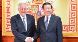 China aprovecha la alianza con Sánchez para extender su influencia a la Justicia
