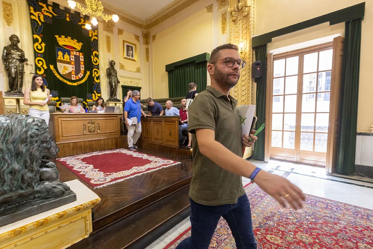 Vox coloca ya en el debate el punto más radical de su discurso antiinmigración para poner a prueba al PP sobre «nuestras costumbres»