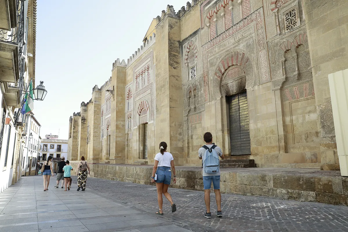 El incendio de la Mezquita de Córdoba daña una zona de escaso valor patrimonial: «Los bomberos conocían el monumento y eso ha evitado una catástrofe»