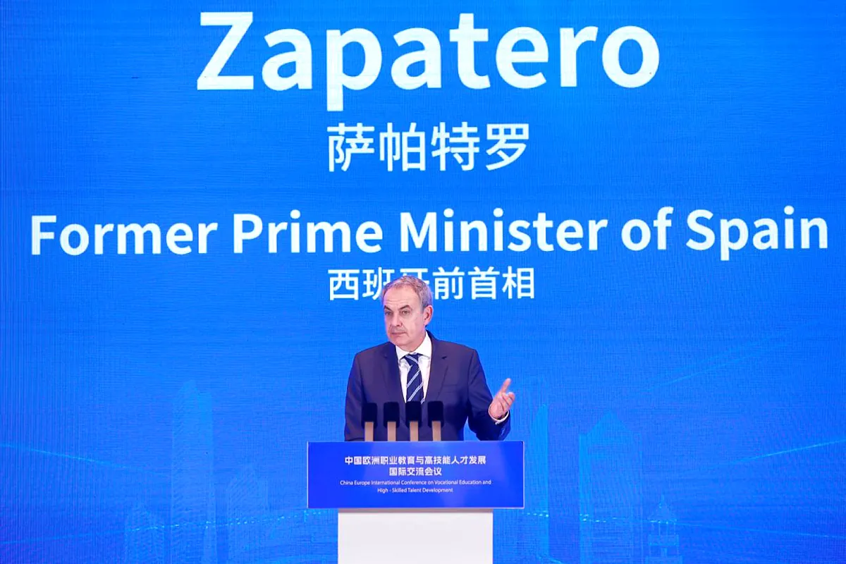 Zapatero estrecha sus lazos con China hasta convertirse en «el mejor embajador» de España en Pekín