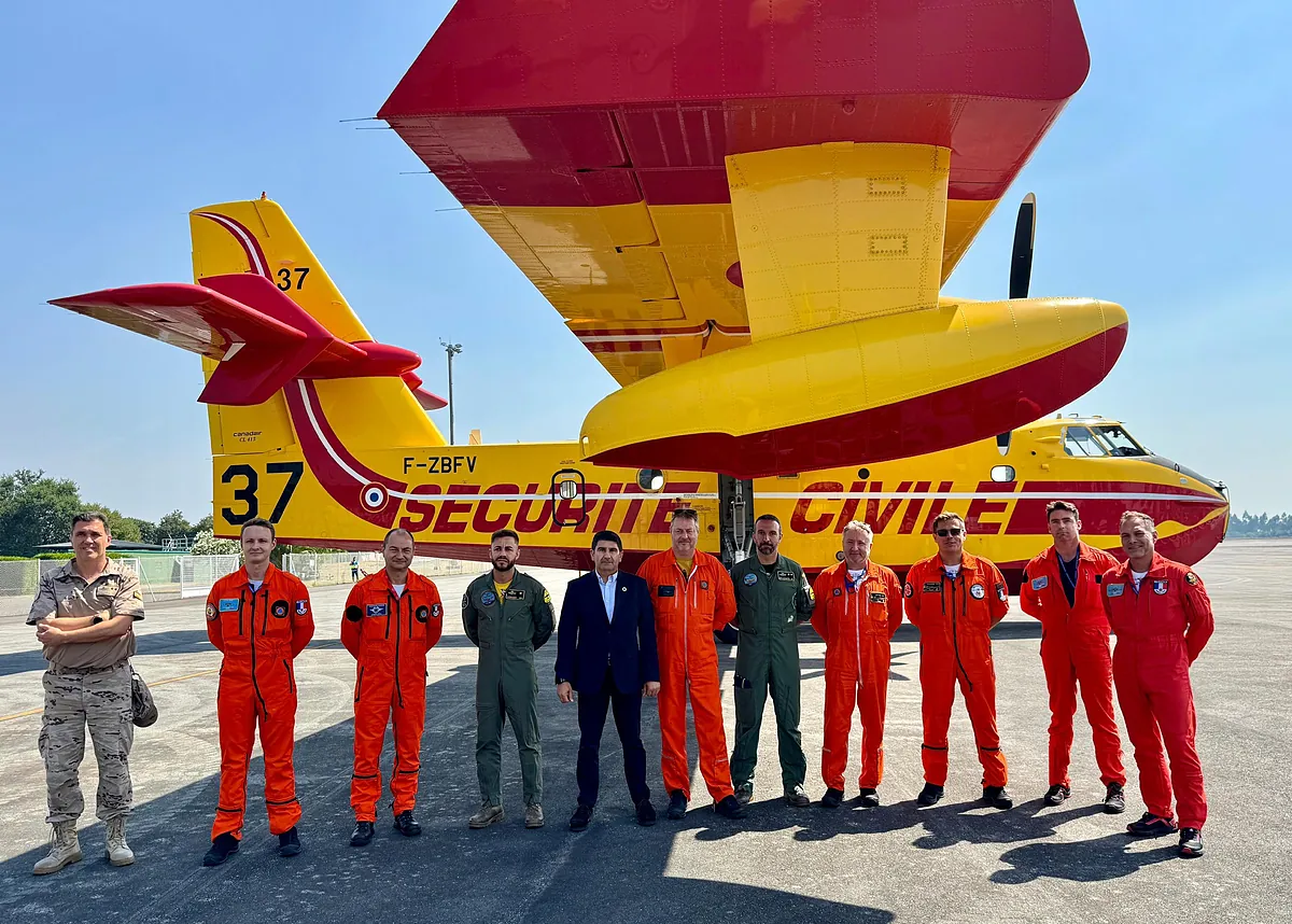 Dos hidroaviones franceses se suman a la extinción de incendios en Galicia