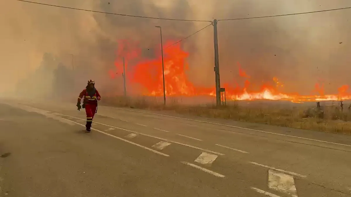 Heridos cuatro miembros de la UME en el incendio de Yeres