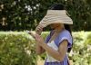 La ola de calor, con hasta 44 grados, afronta uno de sus días más duros con avisos rojos en Sevilla, Valencia y Tarragona