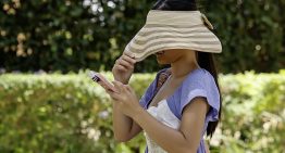 La ola de calor, con hasta 44 grados, afronta uno de sus días más duros con avisos rojos en Sevilla, Valencia y Tarragona