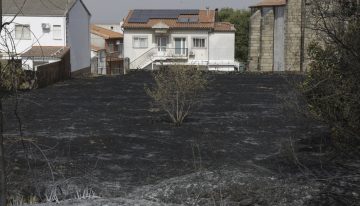 En la 'zona cero' del «desbocado» incendio de Jarilla: «No me dejaron defender mi casa»