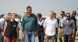 Pedro Sánchez pide «lealtad institucional» a las comunidades autónomas en su visita a  la zona del incendio de Jarilla