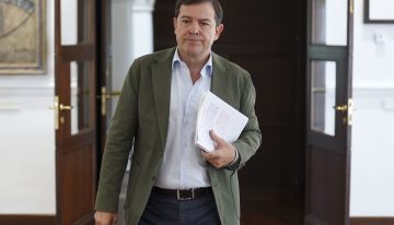 Mañueco, la pieza más codiciada en la caza política con las elecciones ya a la vista