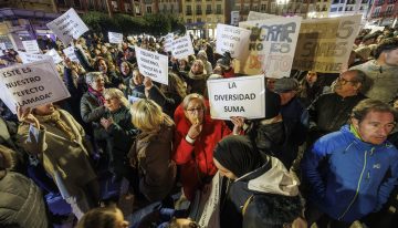 La ofensiva antiinmigración de Vox ya recorta la financiación a las entidades católicas que ayudan a los extranjeros
