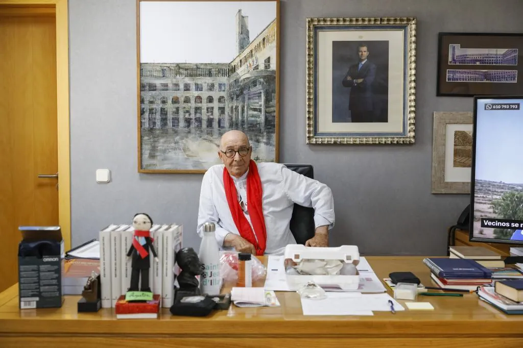 El alcalde de Noblejas suspende su huelga de hambre en reivindicación de un instituto en su municipio