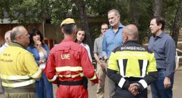 Felipe VI habla con afectados por los incendios en Zamora: «Los testimonios son sobrecogedores»