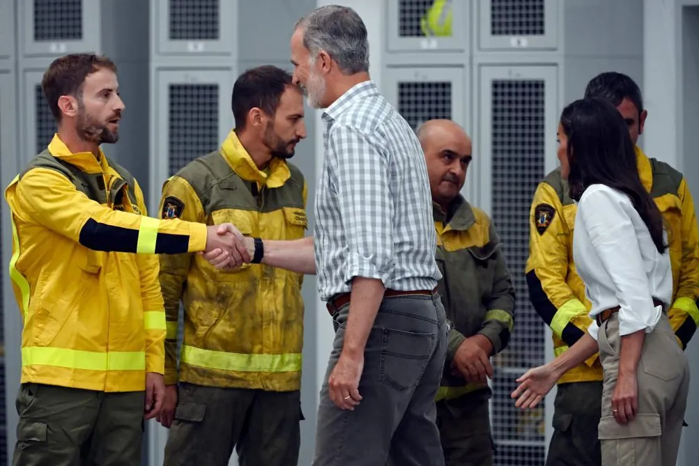 Los Reyes llegan a Verín para conocer de primera mano la magnitud de los daños por los incendios en Galicia tras visitar Sanabria y Las Médulas