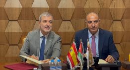 PP y Junts cargan contra «el postureo» y «la opacidad» del viaje del alcalde Jaume Collboni a Oriente Próximo tras el veto de Israel